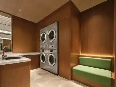Hilton Garden Inn West Lake - 21