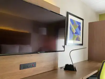 Holiday Inn Express & Suites Fort Wayne by IHG - 42