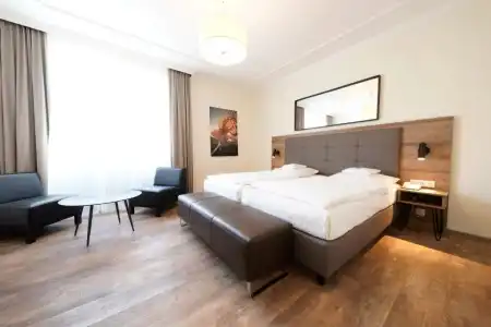 Bayerischer Hof - 70