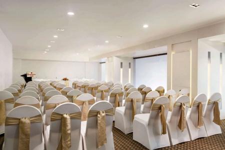 Ramada by Wyndham Colombo - 14
