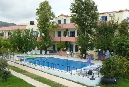 Leonidas Studios & Apartments - 9
