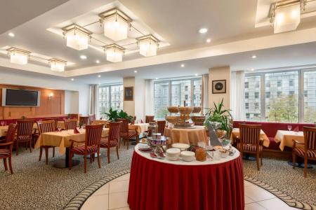 Ramada by Wyndham Prague City Centre - 12
