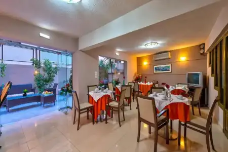 Leonidas & Apartments - 21