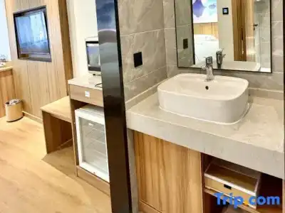 Tropic Towers Apartments - 23