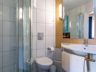 Ibis Kyiv City Center - 7