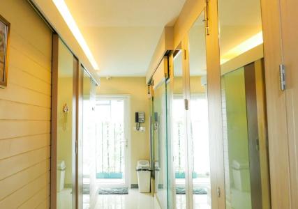 D Box Hostel - 8