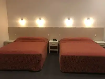 Mayfair Plaza Motel - 4