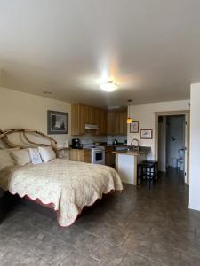 Front Row Bed and Breakfast - 25