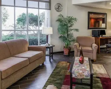 Gloria Plaza - 2