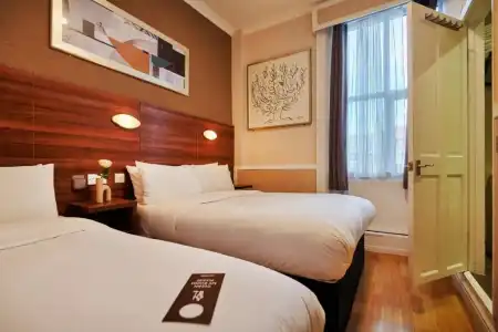 Huttons, Victoria London - 38
