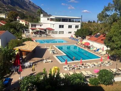 Holiday Village Rose Gardens - 8