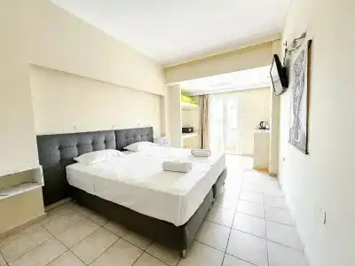 Kavos Plaza - 83