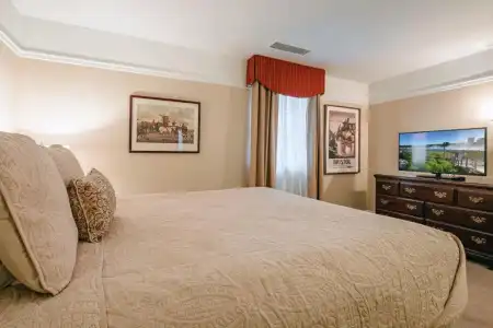 Red Coach Inn - 111