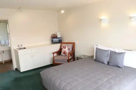 Fountain Court Motel - 53