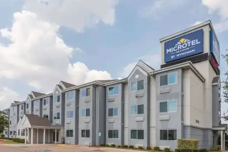 Quality Inn & Suites Fort Worth North - Haltom City - 0