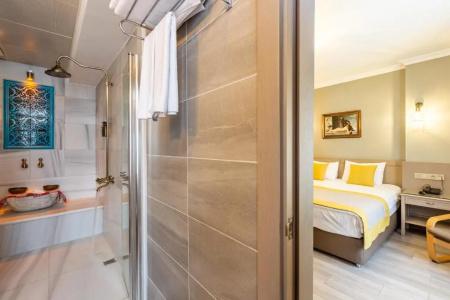 Seraglio & Suites - 89
