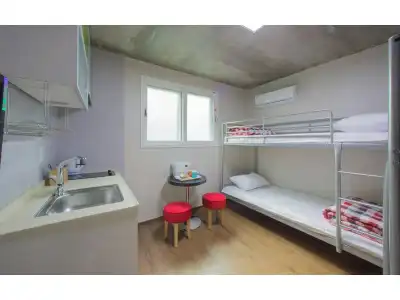 KW Hongdae Line Hostel - 5