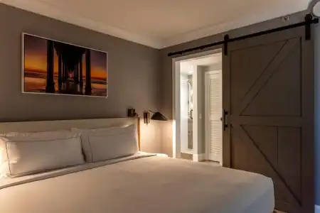 The Waterfront Beach Resort, A Hilton - 204
