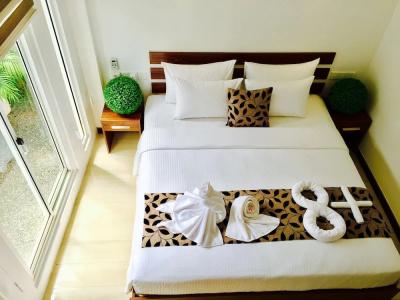 8 Plus Motels - 48