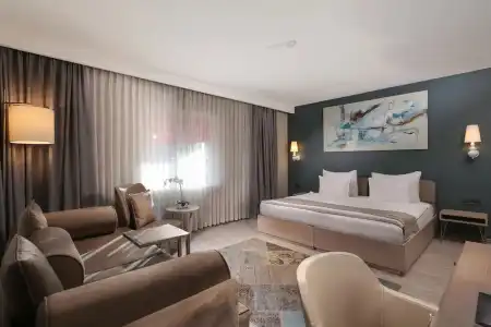 The Gate 30 Suites - 103