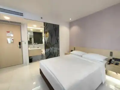 Evergreen Laurel - 8
