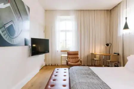 B2 Boutique + Spa - 44