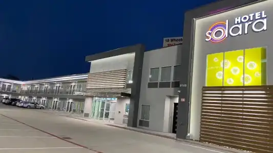 Solara Hobby Airport - 3