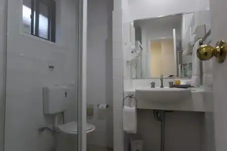 Reign Inn Newcastle - 108