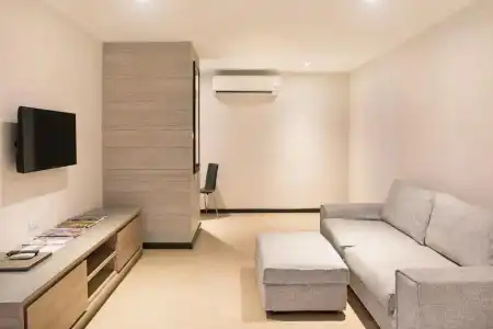 Mida Ngamwongwan - 50