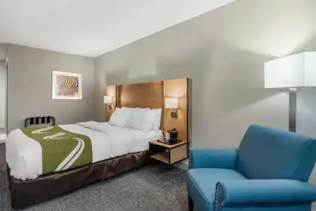 Days Inn by Wyndham San Antonio Downtown - 15