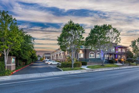 Holiday Inn Express & Suites Mountain View Silicon Valley by IHG - 43