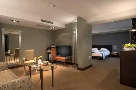 Rosslyn Thracia - 105