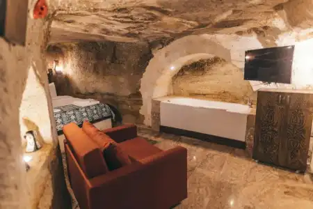Tale Cave Inn - 167