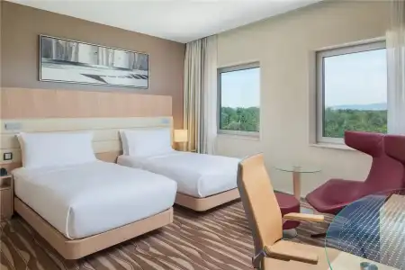 Hilton Frankfurt Airport - 6