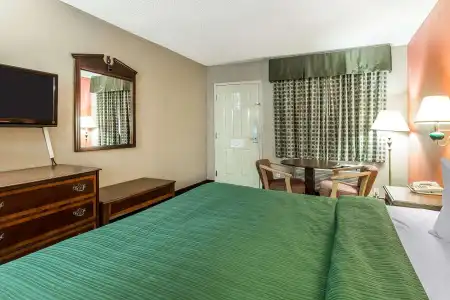 Quality Inn & Suites Macon North - 4