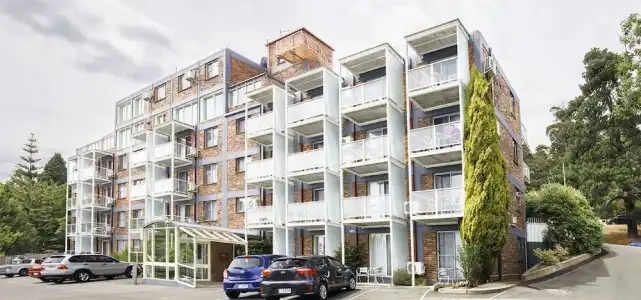 Adina Place Motel Apartments - 0