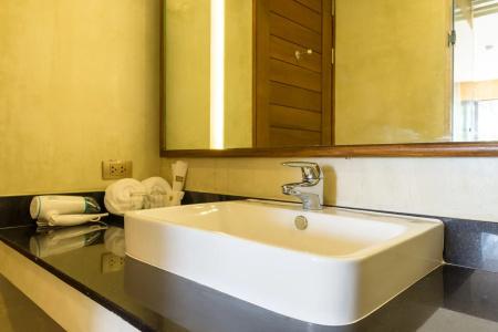 Coriacea Beachfront Boutique Phuket Resort - 11