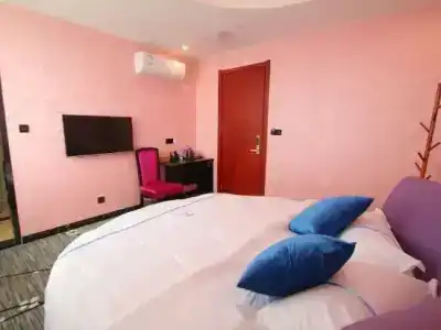 Longchen Holiday Inn (Shanghai Ruijin Hospital Yongjia Road Branch) - 6