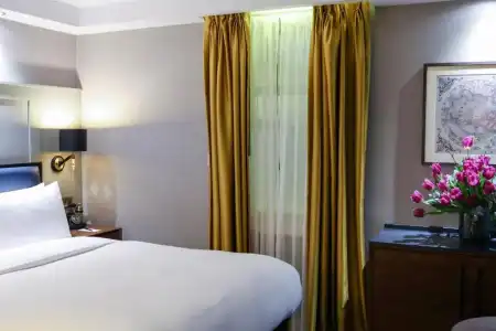 100 Queen's Gate London Kensington, Curio Collection by Hilton - 18