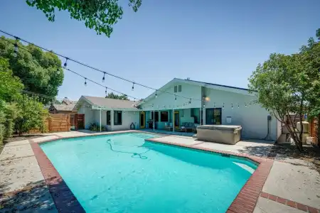 Bakersfield Oasis: Private Pool, Hot Tub & Patio! - 11