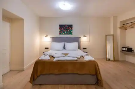 Plaka Arch Suites - 15