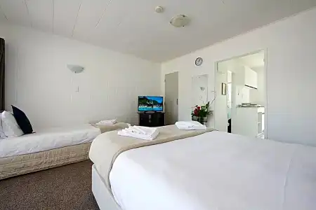 Roselands Motel - 71