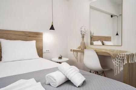 2-bed Apartment With Pool - 1