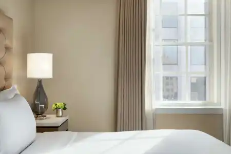 Hilton New Orleans/St. Charles Avenue - 4