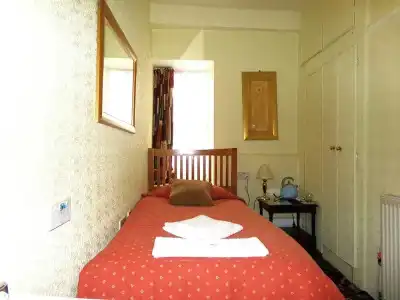 Averon Guest House - 15