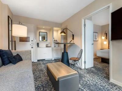 Sheraton Suites Old Town Alexandria - 103