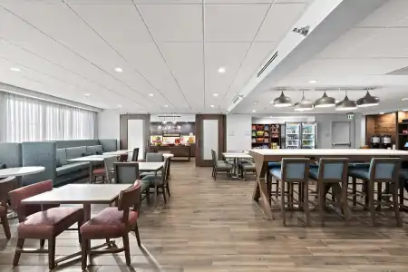 Hampton Inn by Hilton Los Angeles Airport - 21