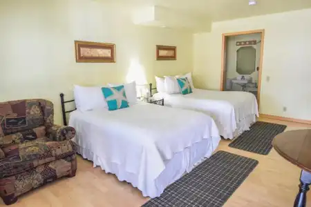 Sea Treasures Inn - 38