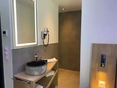 B4 - 8