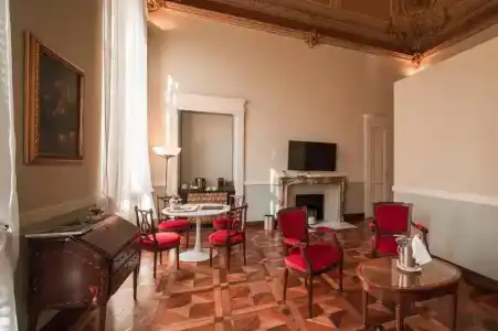 Royal Palace Luxury Suites & - 73